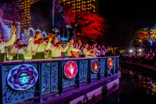 El Desfile del Día de los Muertos vuelve al River Walk de San Antonio: boletos a la venta