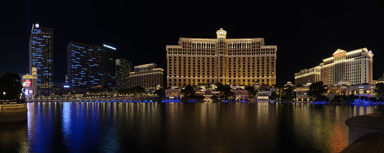 Bellagio hotel and fountains in Las Vegas at night